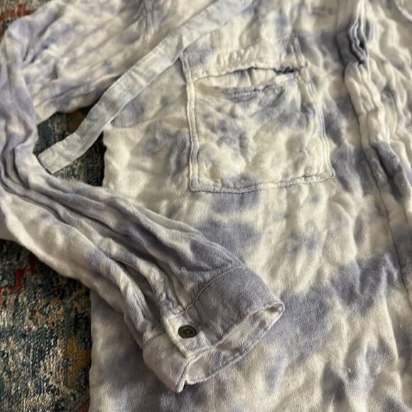 Women’s blue tie dye button up blouse - Picture 2 of 5